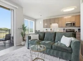 Madison apt with Laundry Pool Gym & Free Parking