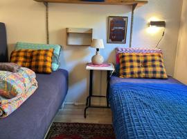 Genbrugsfabrikkens Tiny apartment，位于霍尔拜克的酒店