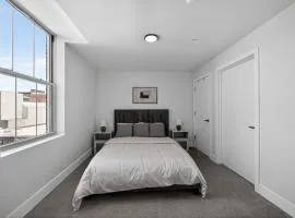 Contemporary 2BR near dining and transit