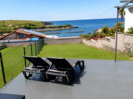 Villa en la playa con vistas al mar y jardín，位于桑坦德的酒店