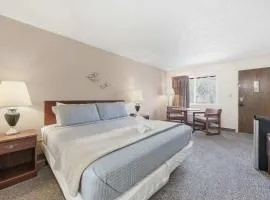 Eagle Motel Suite 226