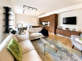 Brand New 3-Bedroom Condo in the Heart of Sidney，位于悉尼的酒店
