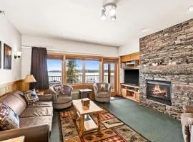 Panoramic Lake Views King Suites, Kitchen, Whirlpool Soaking Tubs and Hot Tub
