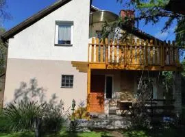 Lakeside holiday home, private garden