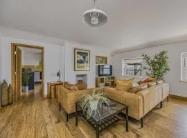 Spacious Flat with Gorgeous Views - Pass the Keys