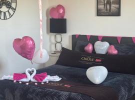 DE WEELEN met Jacuzzi en of Zwembad Topkeuze Romantiek，位于Lutjebroek的酒店