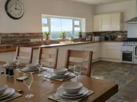Large coastal home in the countryside of Amlwch - Pass the Keys