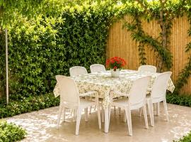 The Green House Suite & Apartment，位于赛拉诺的酒店