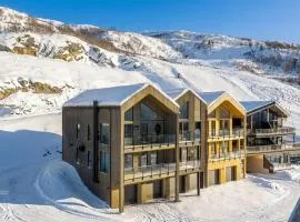 3 Bedroom Nice Apartment In Edland