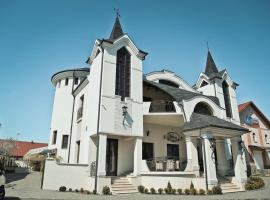 Hotel and Restaurant Velure，位于穆卡切沃的酒店