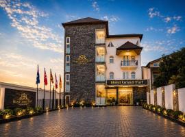 Hotel Grand Turf，位于努沃勒埃利耶的酒店