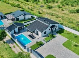 Luxury Villa Domino with Heated Pool