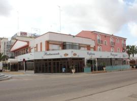 富荣酒店，位于Aceuchal帕拉西奥·梦萨露酿酒厂附近的酒店