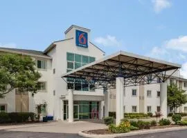 Motel 6 Brampton, ON - Toronto