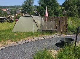 Camping im Igluzelt im Privatgarten mit warmer Lutzmatratze und Komfort Schlüchtern Main-Kinzig，位于施吕希滕的酒店