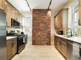 Netflix+BBQ+9Bedrooms With Parking Near Bakery Sq.