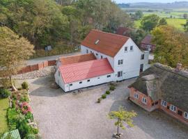 Large Holiday Home By The Limfjord，位于蒂霍尔姆的酒店