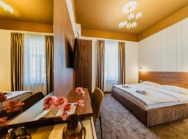 BOUL ROSU RESIDENCE free private parking，位于阿拉德的酒店