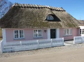 Charming Thatched-Roff House With Two Floors