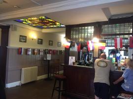 The Golden Lion Hotel，位于诺廷利的酒店