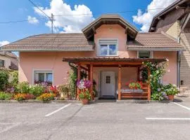 Mržek House with Sauna near Bloke Lake - Happy Rentals