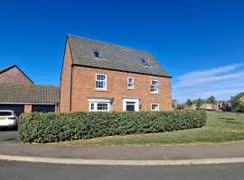 Sprawling 7-Bed Retreat in the Heart of Warboys