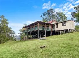 Large Luxury Farmhouse - Family Friendly Acreage Escape - The WilderNest