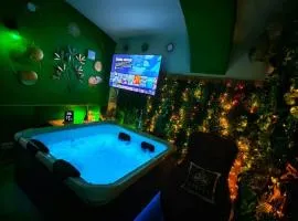 Darlyn Wellness Room Spa con Idromassaggio e Cinema Privato