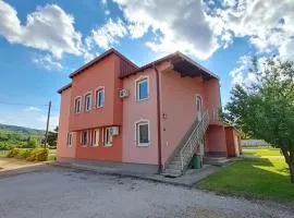 Cozy Apartment near Sarajevo & Visoko Pyramids
