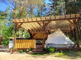 Miami Jungle Glamping Experience，位于Korjuse的酒店
