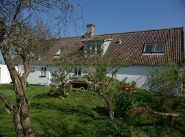 Moen Oekologisk Bed & Breakfast，位于Askeby的酒店