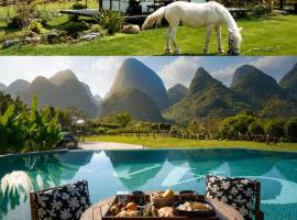 PastForward Deer Luxury Maison & Café - Yulong River Branch - Where past meets present, with deer by Karst view - Infinity pool & Rooftop Terrace - Afternoon tea & Good night dessert，位于阳朔的酒店