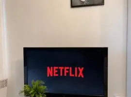 Casa Centro en-suite room Netflix, Fast WiFi, Free Parking