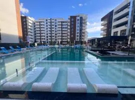 Cosy studio 200m to Subway-Pool-2xAC-Parking-PS4