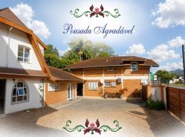 Pousada Agradável Pomerode，位于波梅罗迪的酒店
