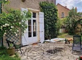 Charming house with enclosed garden, ideal families