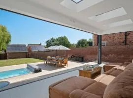 Grand Victorian Home Swim Spa Garden & Parking