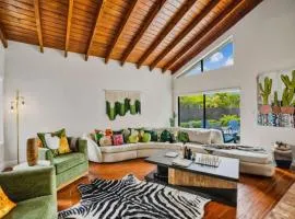 Pool - BBQ - Fire pit - Pool Table - TV room