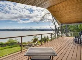 South-Facing Herron Island Retreat w/ Sound Views!