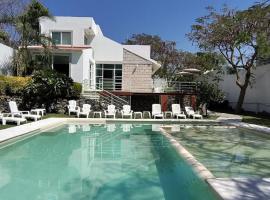 Las Fuentes Casa jardín alberca con caldera opcional，位于休特佩克的酒店