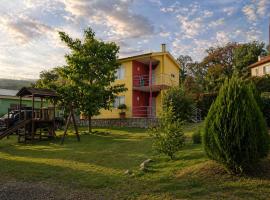 Cabaa del Sol Ground Floor 2 Bedroom Cabin for 6 Guests，位于巴克罗斯的酒店