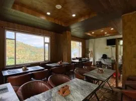The Himalayan Kitchen Narkanda - Cafe & Rooms