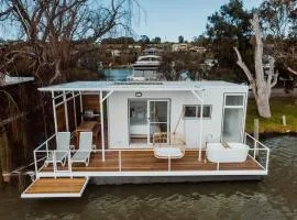The Floathouse - Floating tiny home on the Murray
