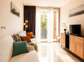 Apartment Mare45 - 10 minutes walk from the beach with one private ombrella and three sun-beds，位于伊拉克里亚马勒的酒店