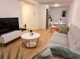 Modern 2BR Suite, Wifi, Workstation and Comfy Beds