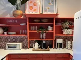 Casita Encanta-Dora, Steps to town, Pet-Friendly