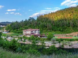 Complex Izvora，位于Srednogortsi的酒店