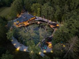 Pikol Lake Village Wine Estate，位于新戈里察的酒店
