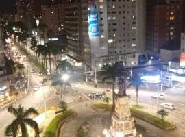 Apê no Gonzaga - 8 adultos - 1 Quadra da Praia