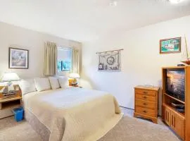 Hi-Tide Resort Queen Bed Dogs OK Unit 15